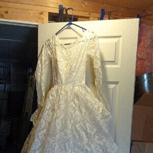 Chic Ivory Lace Dress with Long Sleeves